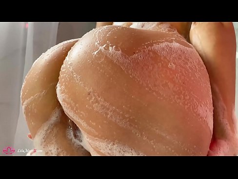 ❤️ Zeshkania masturbon pidhin me vibrator deri në orgazmë intensive në dush ❤️ Pornografi anale tek ne ❌